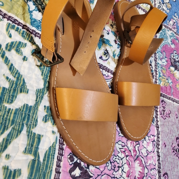 Sandals - Picture 4 of 4